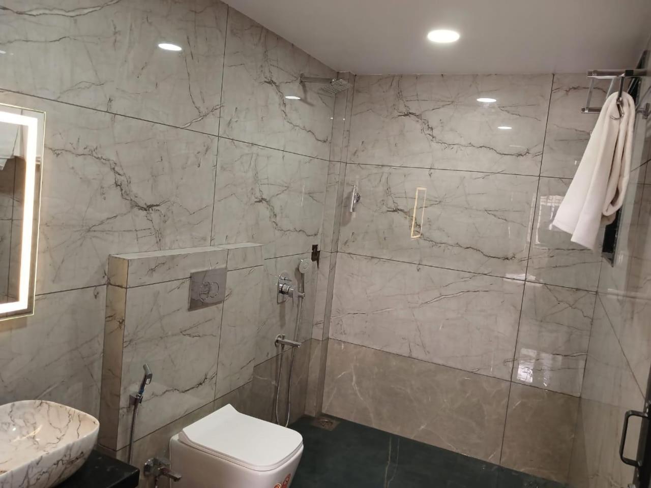 Lavish Villa - 3 Bhk Pool With Lawn Lonavala Buitenkant foto